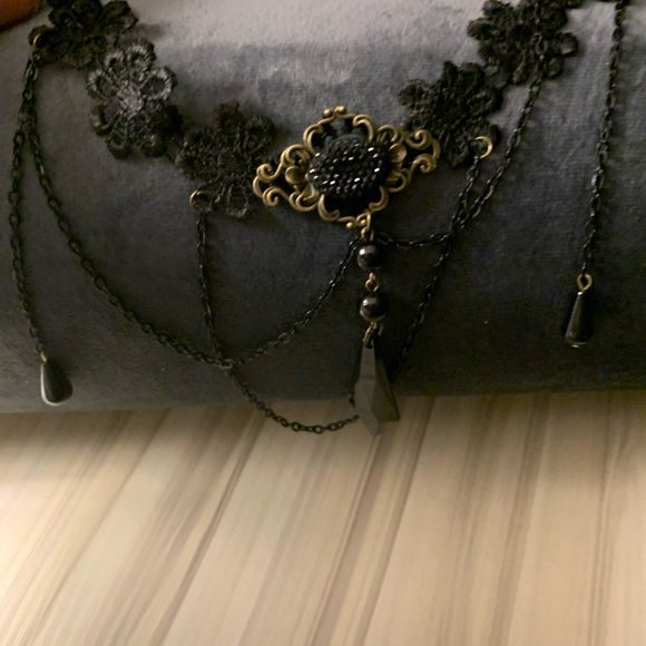 NWT Handmade Choker with medallion and chains - Picture 8 of 9